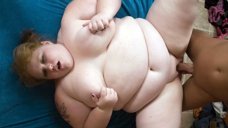  Is there anything sexier than watching this hefty blonde girl go face...
